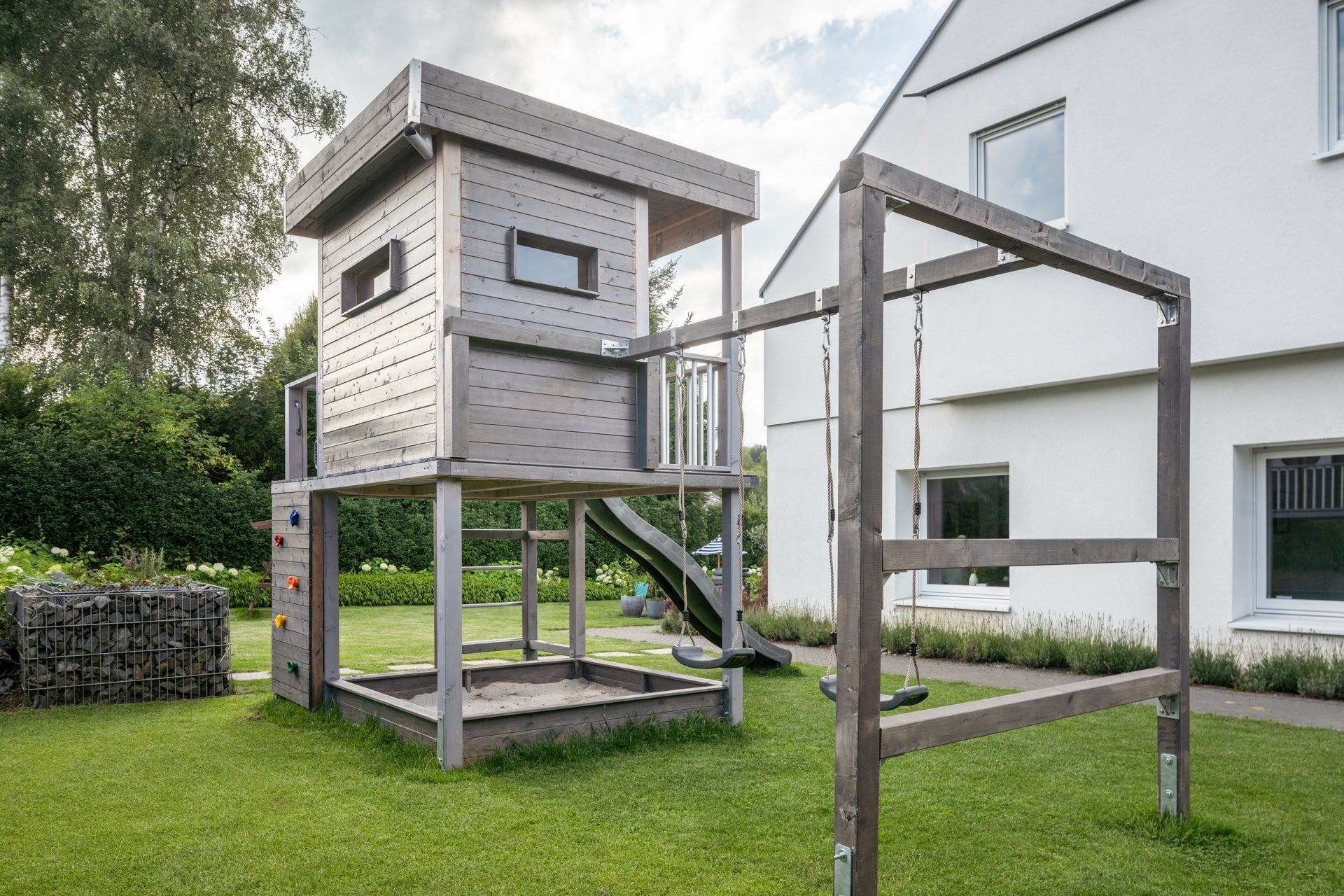 Ein Hauch von Luxus: Wie ein Premium Stelzenhaus Ihren Garten in eine